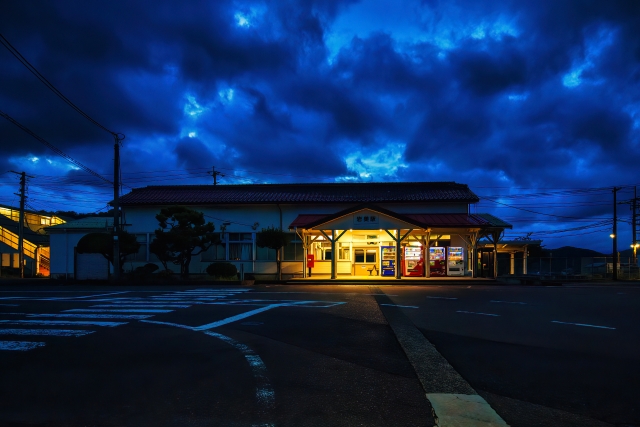 夜明けのちいさな駅