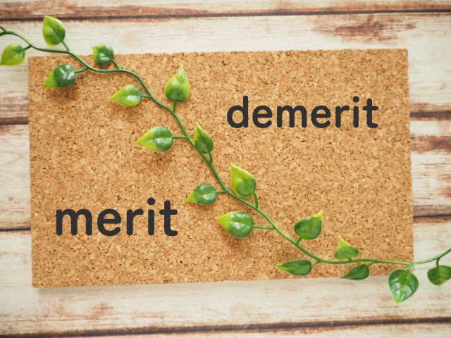 demerit か meritか？？という絵 whether ～かどうか？の説明のため